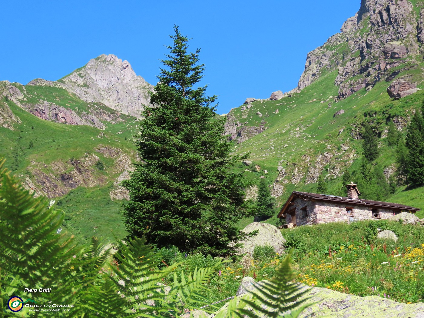 12 E siamo alla Baita Ciarelli (1610 m).JPG